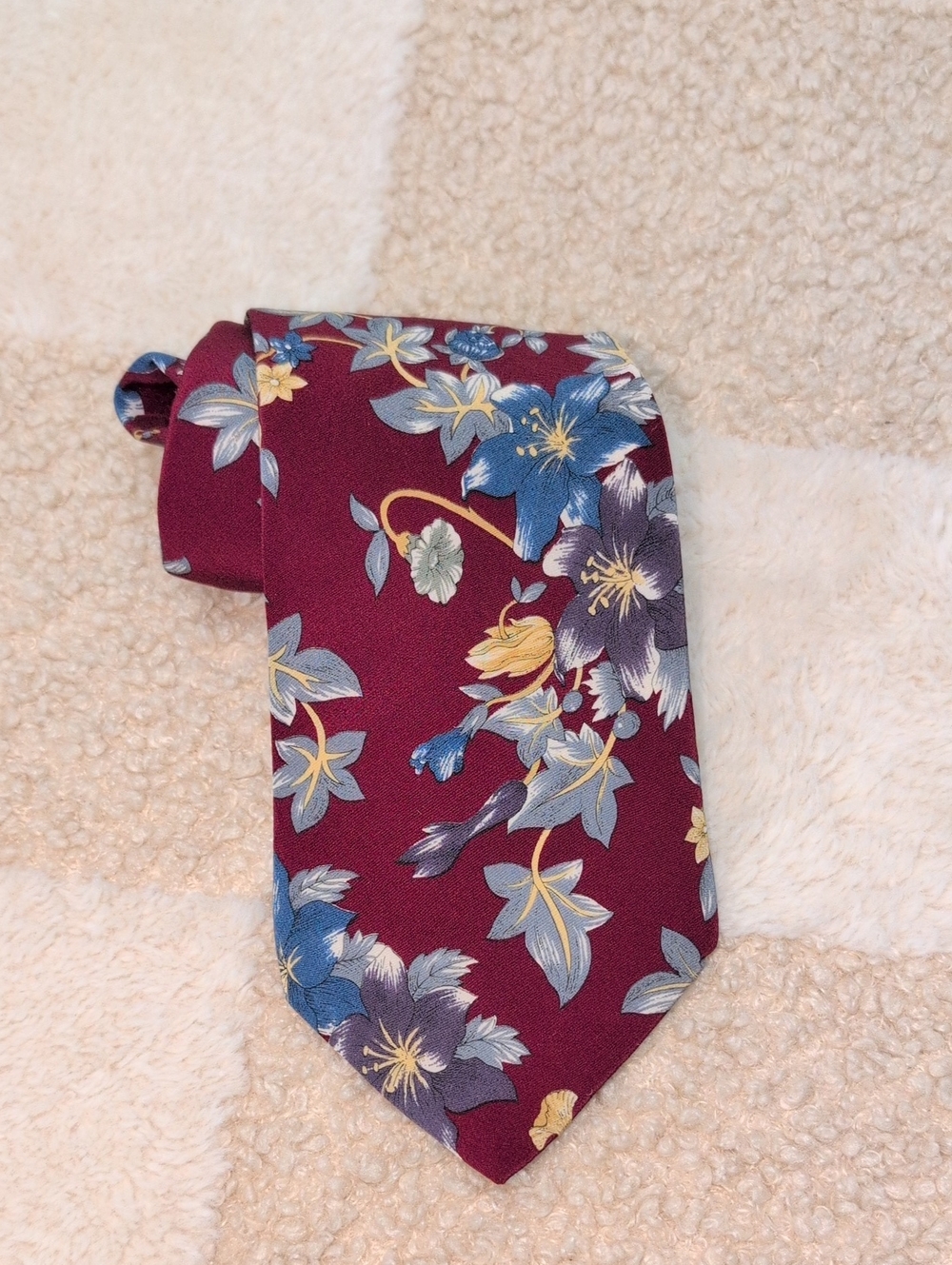 Geoffrey Beene 100% Silk Burgundy Blue Floral Necktie
